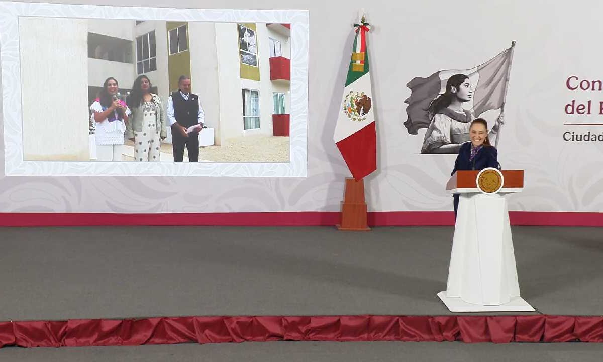 Entregan viviendas en Chetumal.