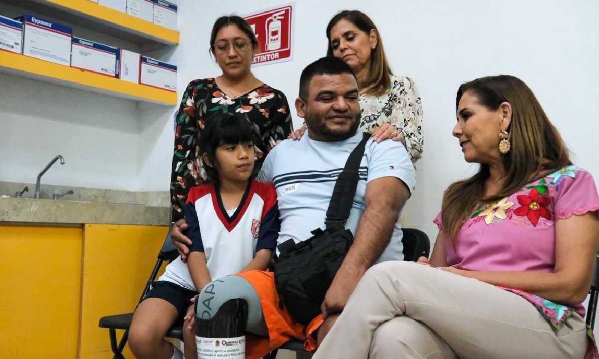 El gobierno de Quintana Roo entregó prótesis.