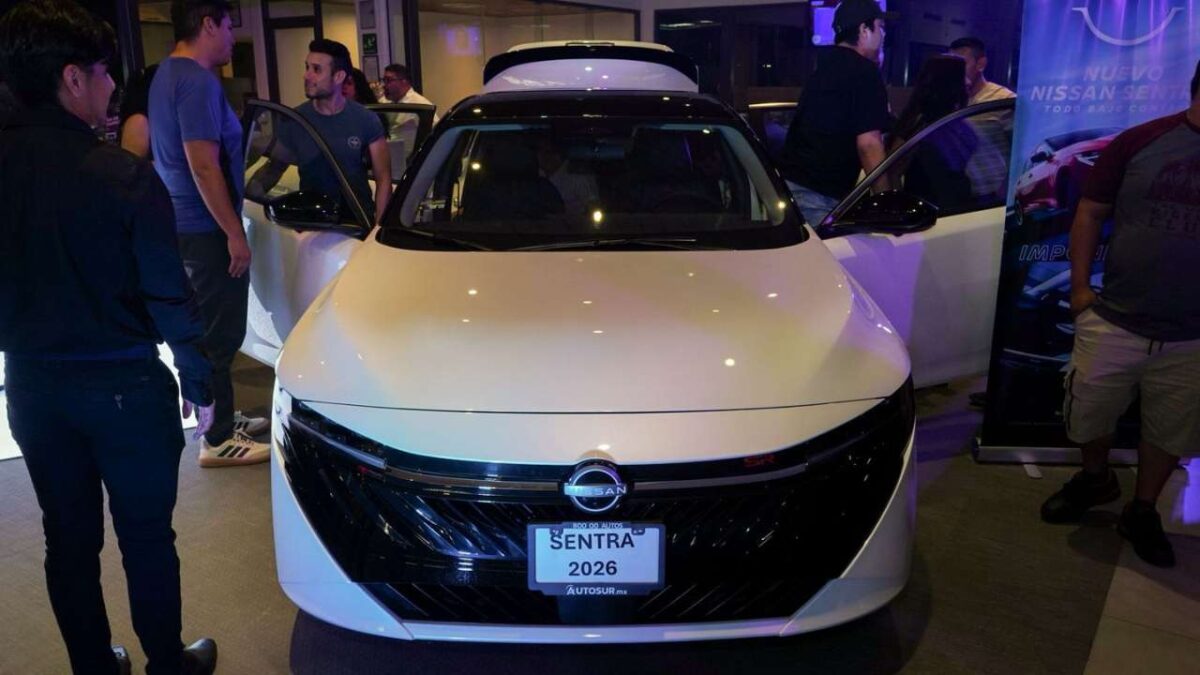 “La Noche de los Sedanes” revela la nueva generación de Nissan.