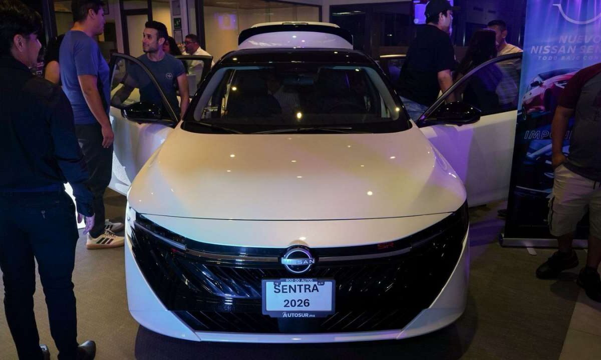 “La Noche de los Sedanes” revela la nueva generación de Nissan.