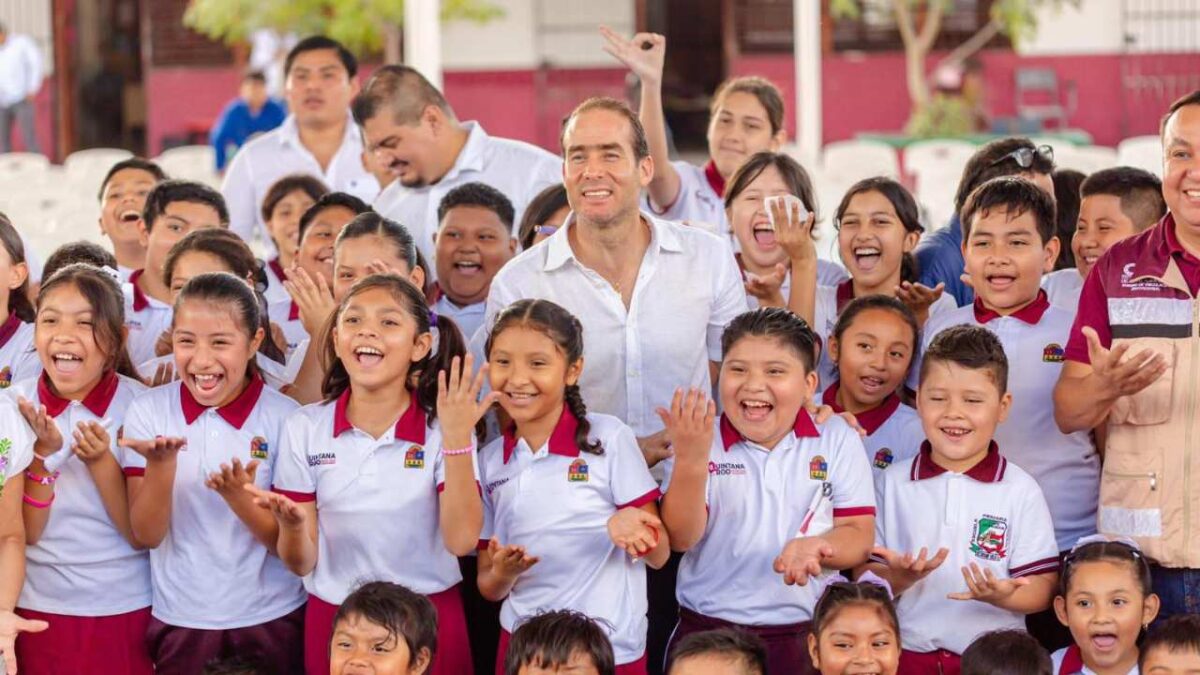 Inauguración del nuevo domo en la primaria “Octaviano Solís Aguirre”, de Tulum, tras 33 años sin tenerlo.
