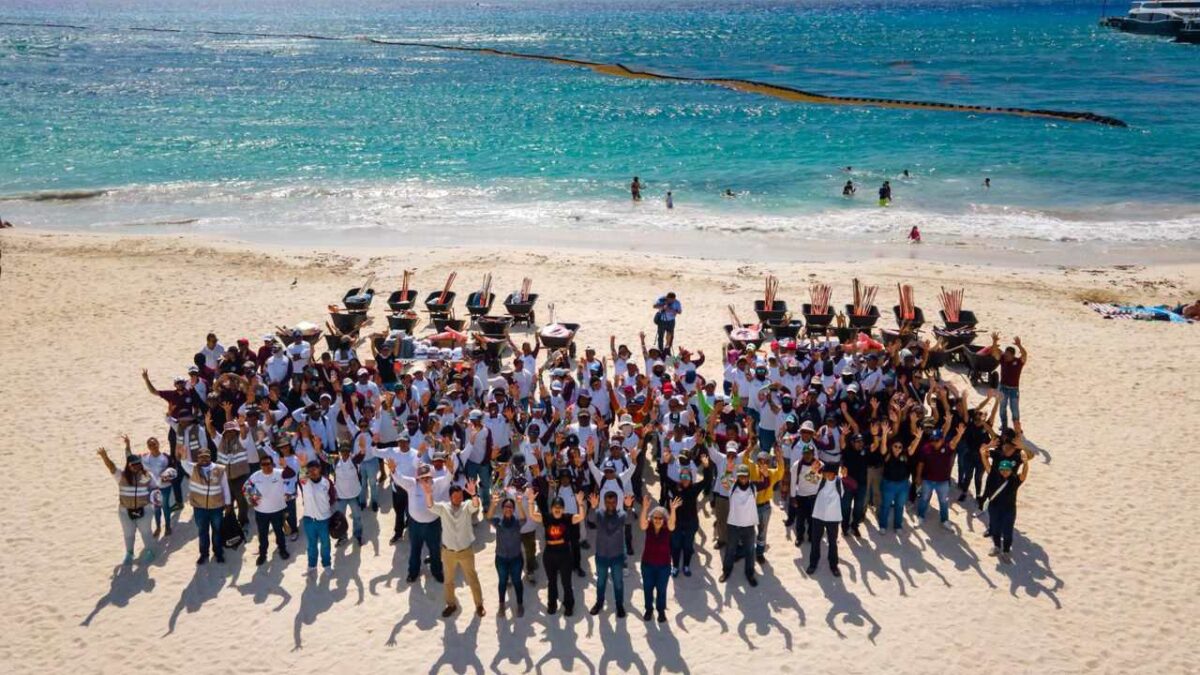Refuerzan limpieza en Playa del Carmen