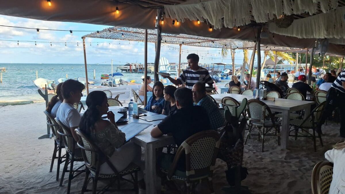 Restaurantes en Cancún subirán precios; Ajuste de hasta 6%