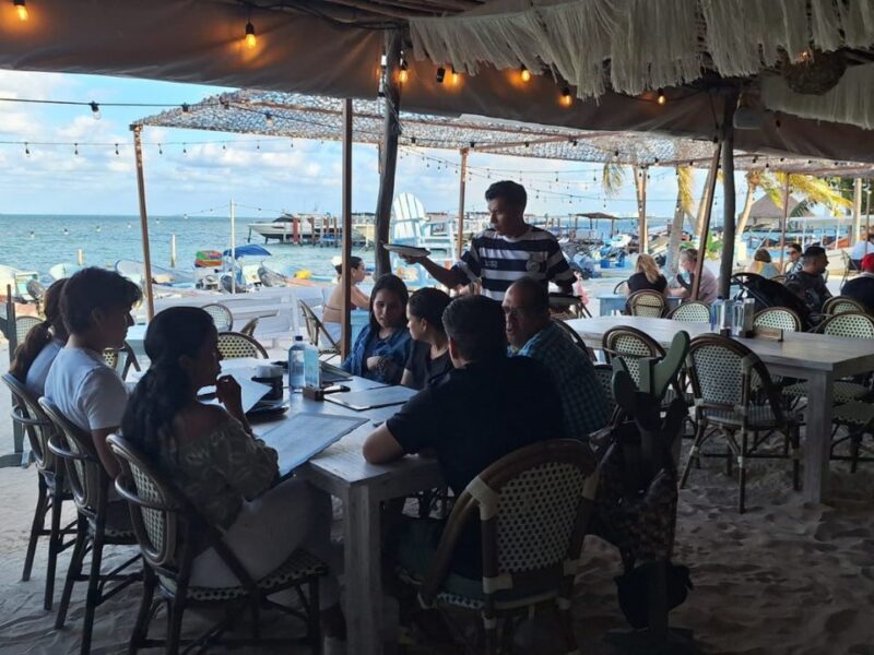 Restaurantes en Cancún subirán precios; el ajuste será de hasta 6% por inflación