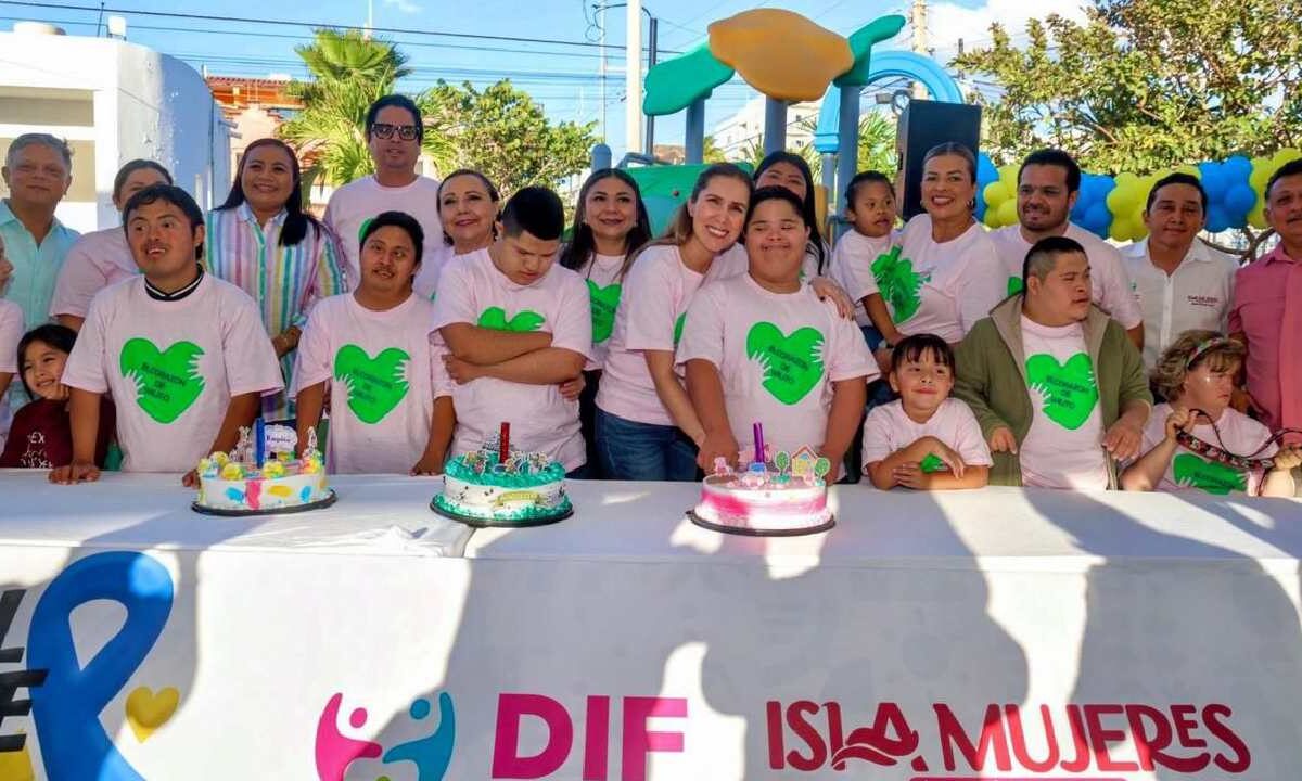Convivio familiar en el parque Las Tortugas, en Isla Mujeres.