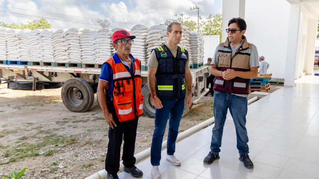 Tulum refuerza bacheo con nueva remesa de material en frío