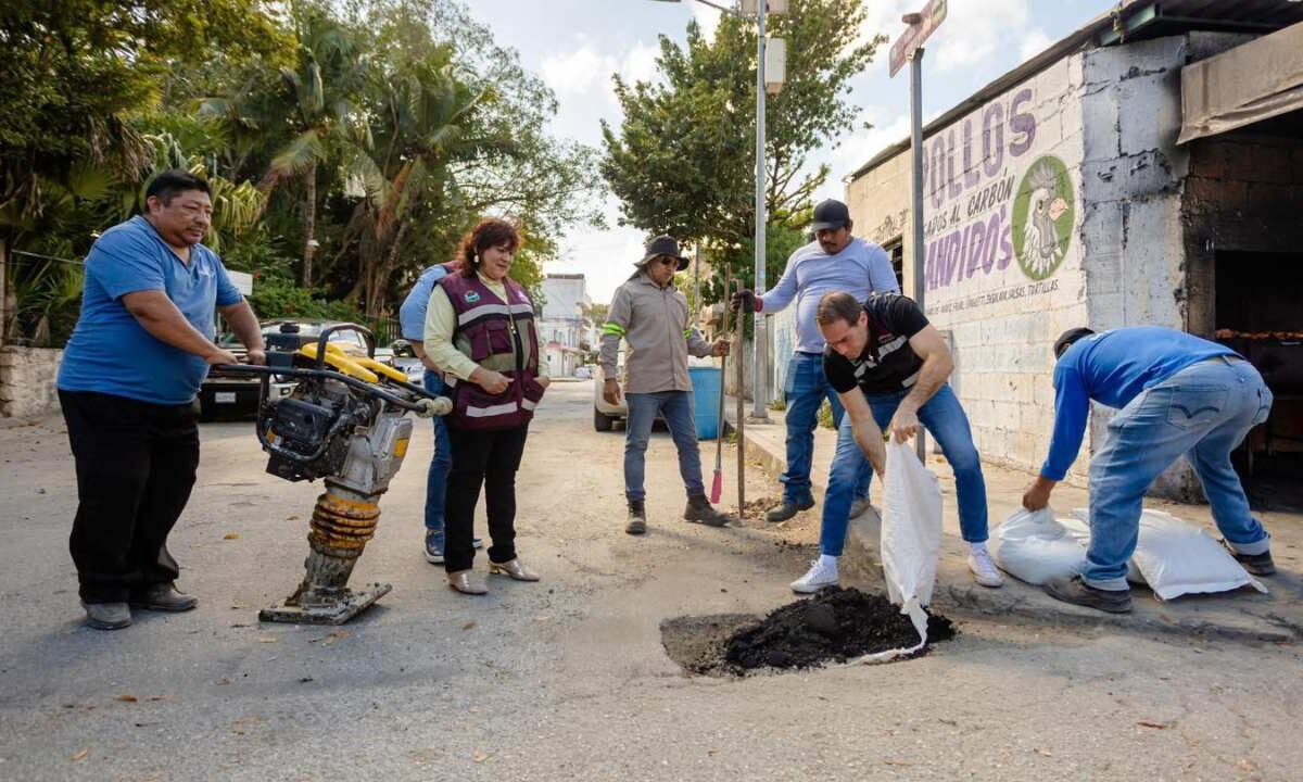 Tulum refuerza bacheo con nueva remesa de material en frío