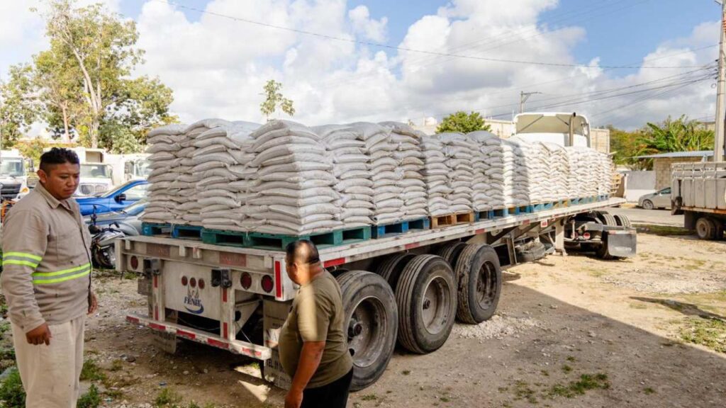 Tulum refuerza bacheo con nueva remesa de material en frío