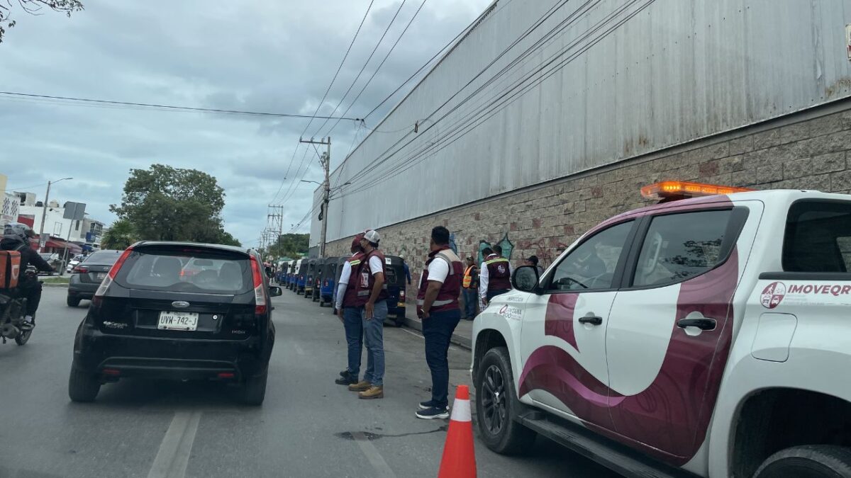 "Limpian" la avenida Tules: tras mototaxis, retiran a informales
