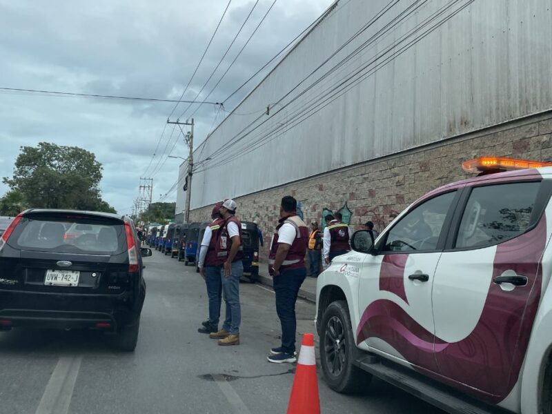 "Limpian" la avenida Tules: Tras mototaxis, retiran a informales
