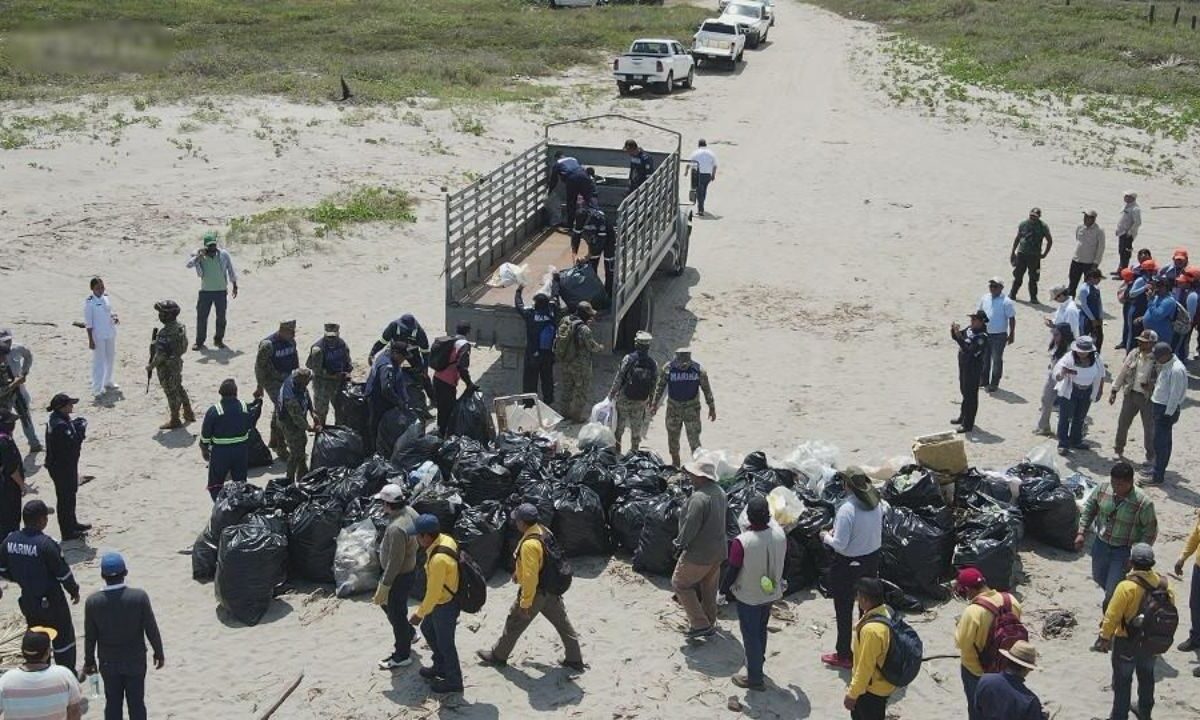 Retiran +700 toneladas de hidrocarburos en el Golfo de México