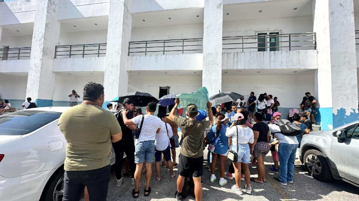 uatro estudiantes enfermaron tras consumir dulces y autoridades mantienen varias líneas de indagatoria.