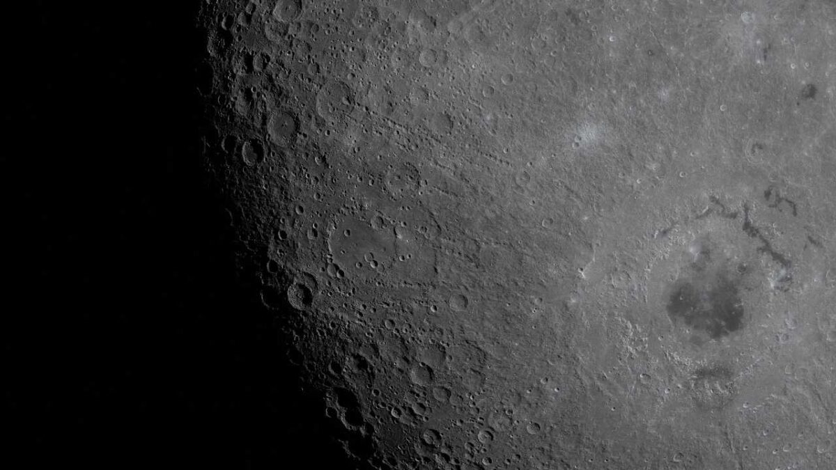 Artemis II sigue captando imágenes de la Luna.