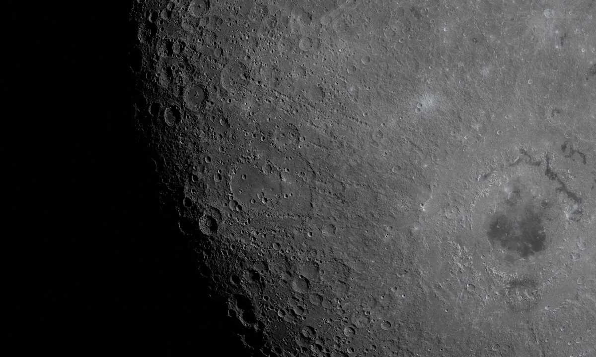 Artemis II sigue captando imágenes de la Luna.