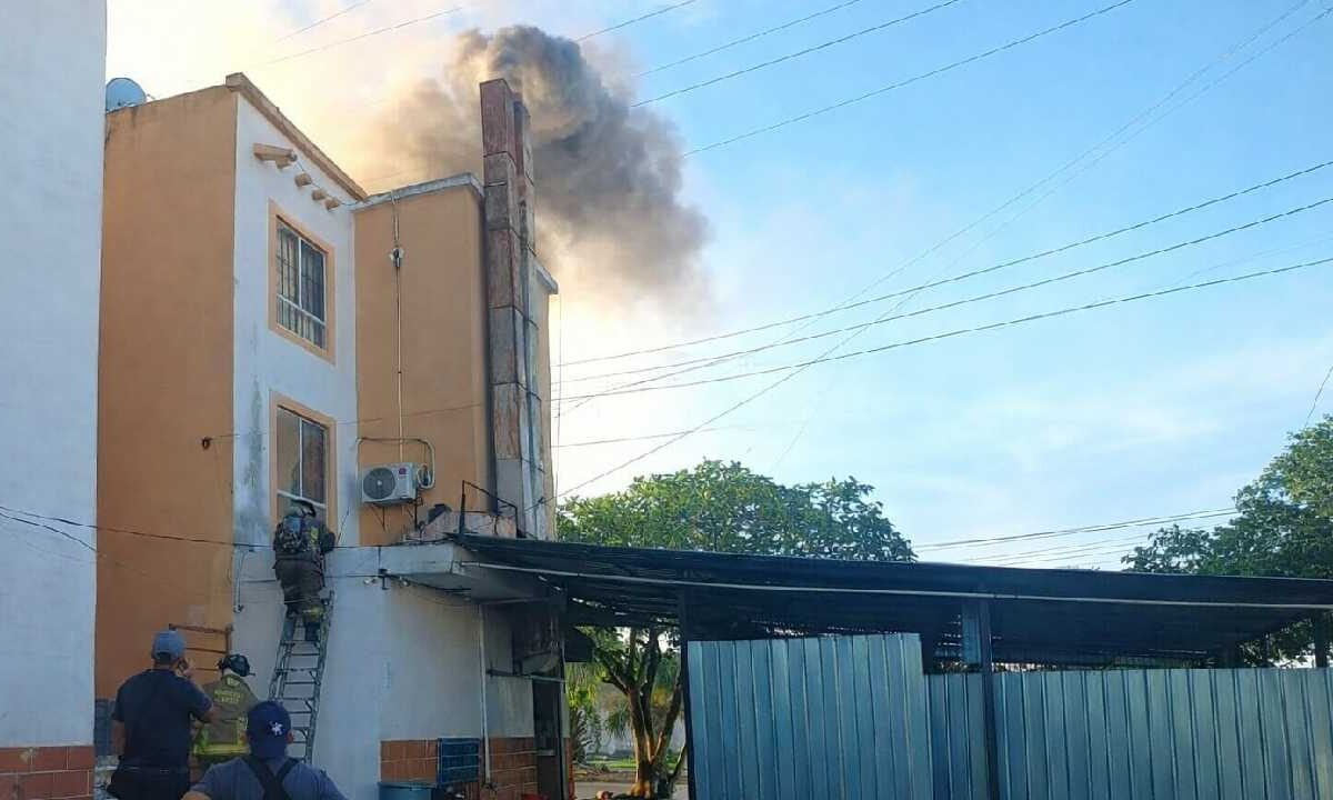 Atienden incendio en Cancún.