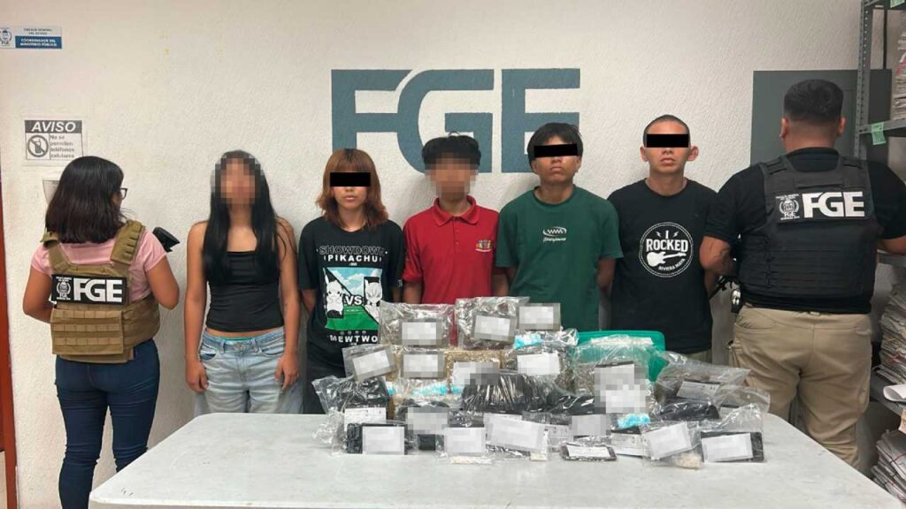 Caen 5 presuntos distribuidores de drogas en 2 cateos en Playa y Puerto Morelos; hay "chavitos" detenidos