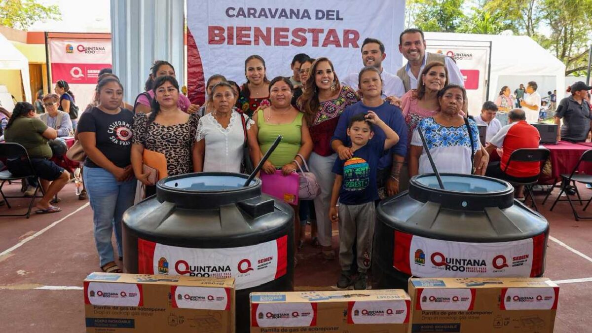 Entregan apoyo sociales en Felipe Carrillo Puerto.