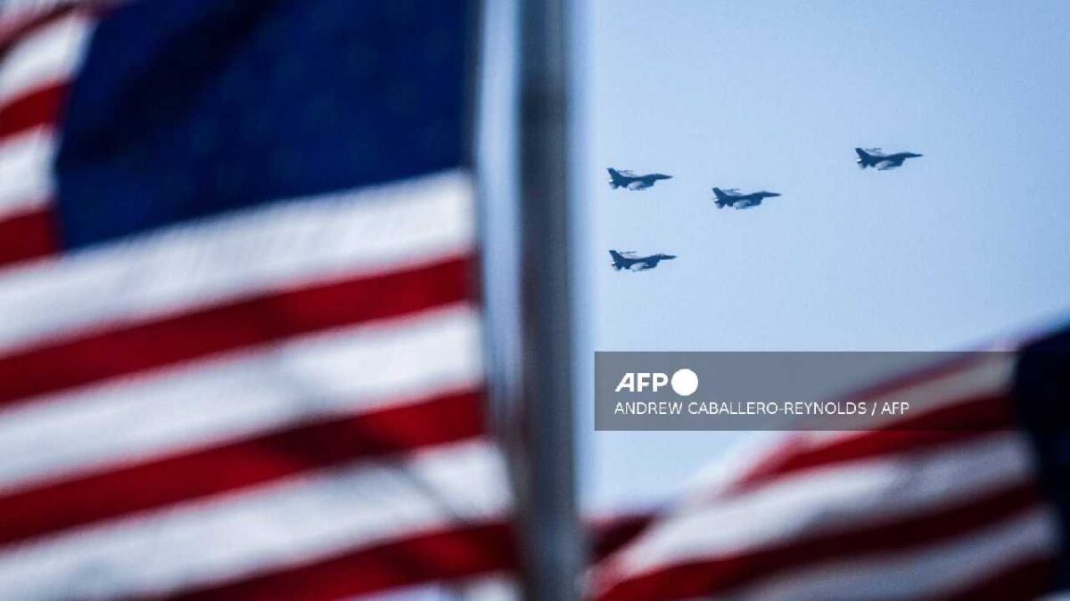 Irán afirma que derribó un caza de EU.