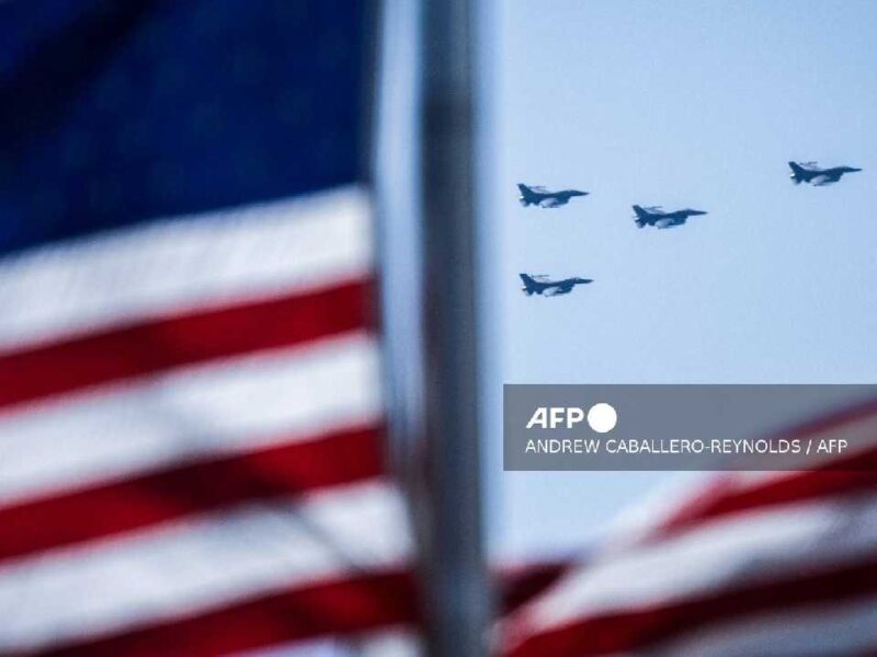 Caza estadounidense derribado en Irán desata búsqueda urgente del piloto