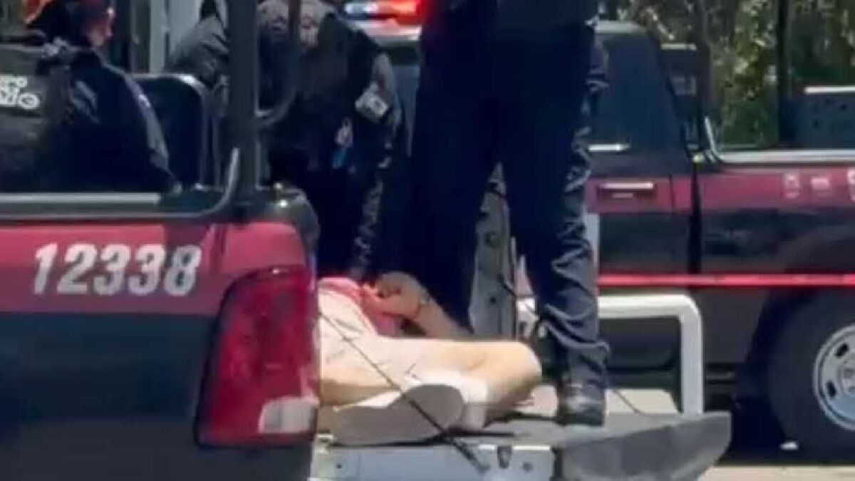 El ataque ocurrió en el estacionamiento de una plaza comercial.