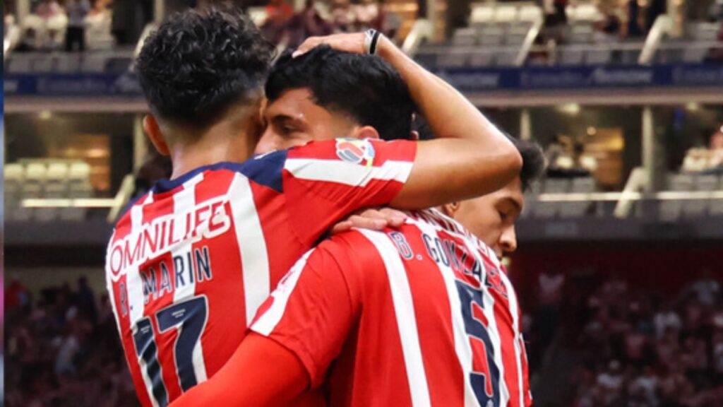 Bryan González brilló con doblete en la victoria del Guadalajara.