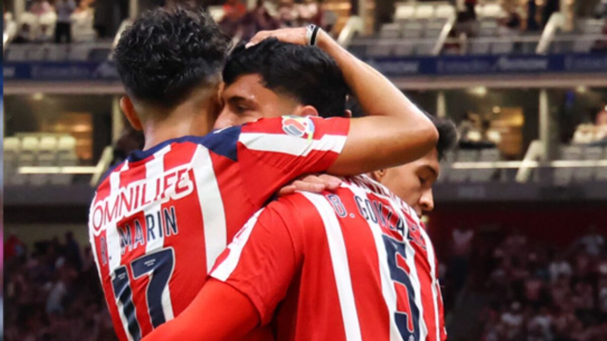 Bryan González brilló con doblete en la victoria del Guadalajara.