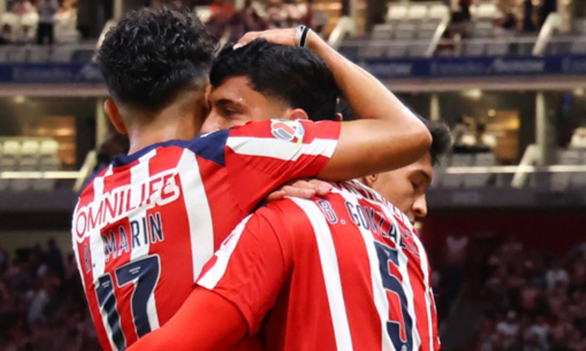 Bryan González brilló con doblete en la victoria del Guadalajara.