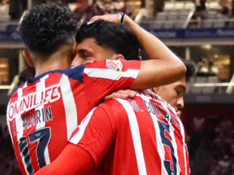 ¡Exhibición rojiblanca! Chivas aplasta 5-0 al Puebla
