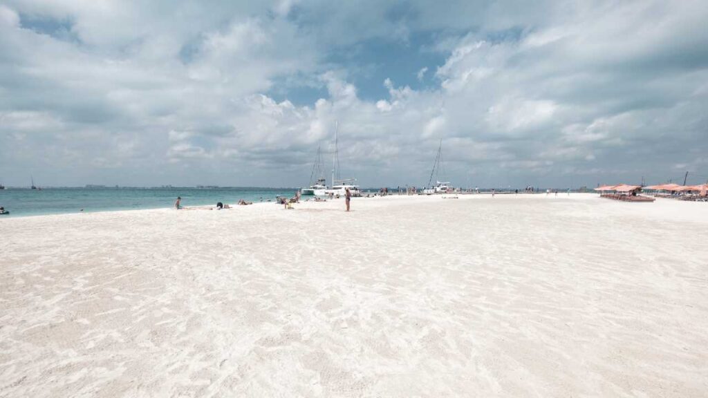 Clima en Quintana Roo: domingo 12 de abril con ambiente caluroso, nublados y lluvias aisladas