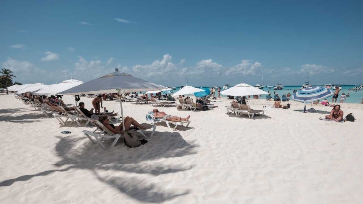 Prevén un primero de abril caluroso con nublados.