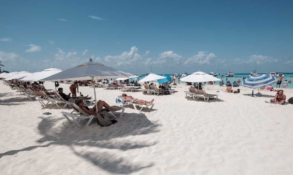 Prevén un primero de abril caluroso con nublados.