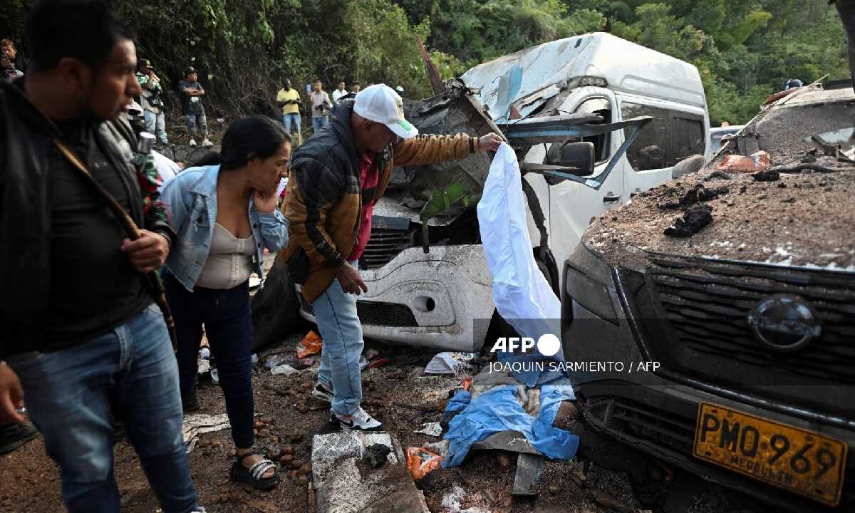 Ataque terrorista en Colombia deja al menos 19 muertos.