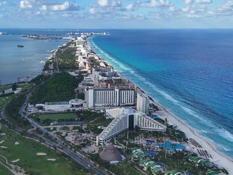 Conexión aérea une a Cancún con Acapulco, 2 gigantes del turismo, destaca Mara Lezama