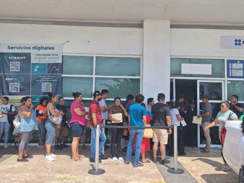 Contribuyentes están hartos de la lentitud y largas filas de hasta 4 horas en SAT Cancún
