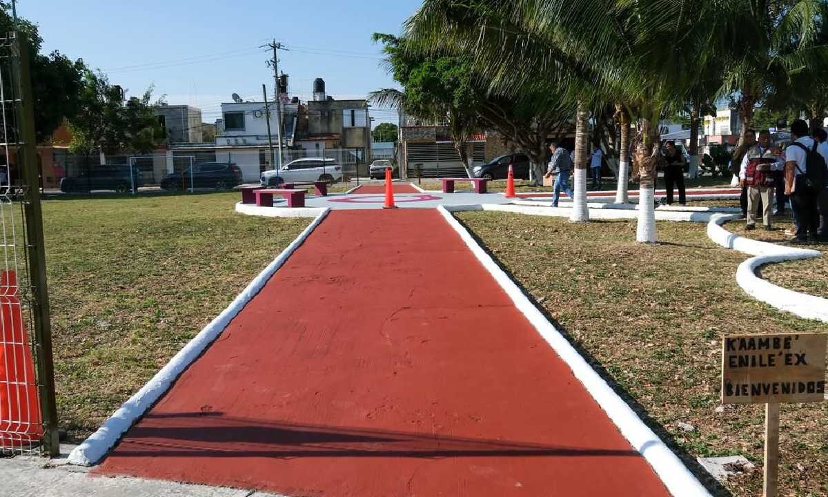 Rehabilitan parque en Chetumal.