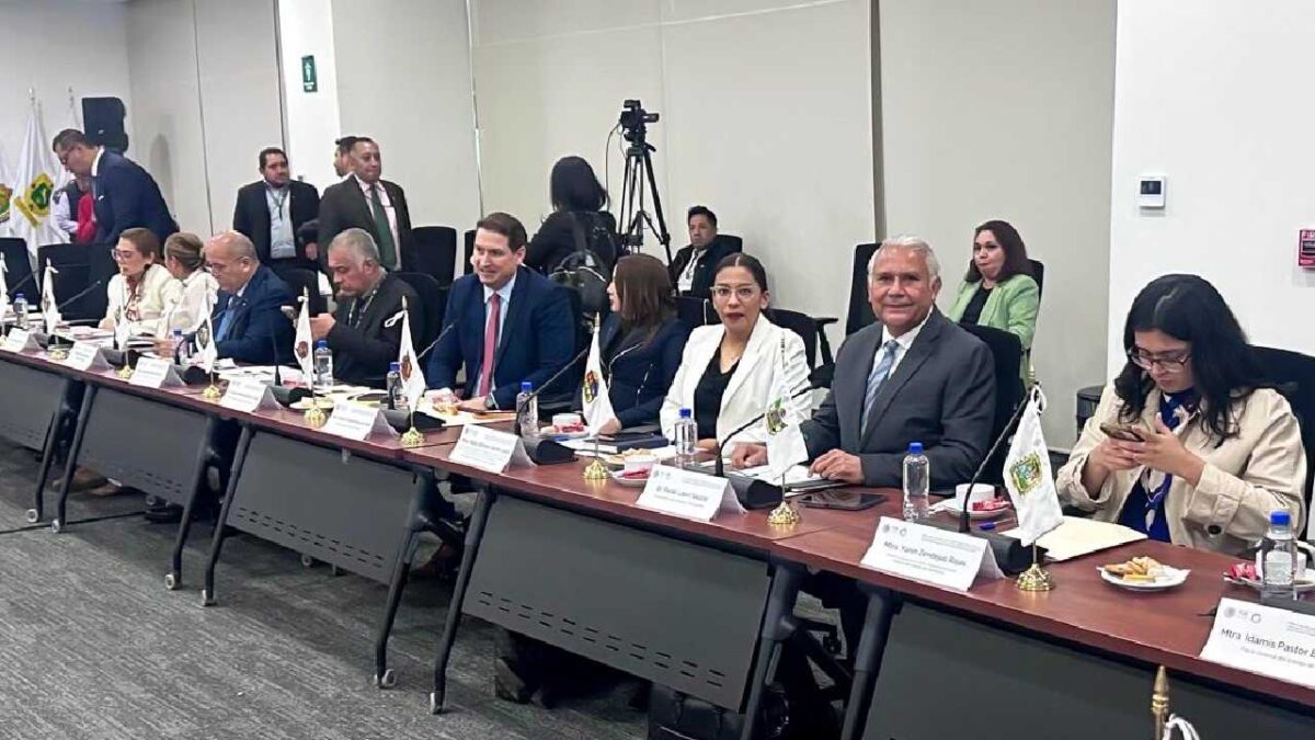 El fiscal de Quintana Roo asistió a una importante reunión.