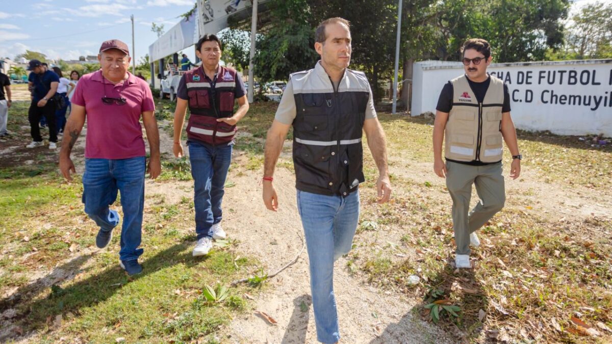 Diego Castañón supervisa limpieza y rehabilitación en Chemuyil