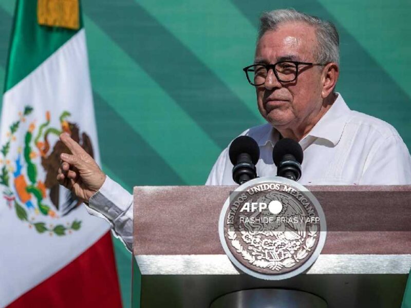 Pone EU contra las cuerdas a Rubén Rocha; lo acusa de "narco" y tráfico de armas
