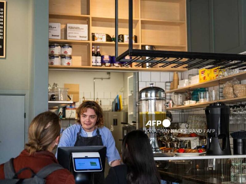 Estocolmo sorprende con cafetería operada por inteligencia artificial