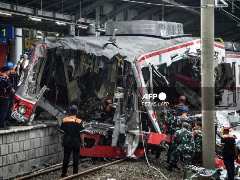 Indonesia investiga mortal choque de trenes que dejó 15 fallecidos y 88 heridos