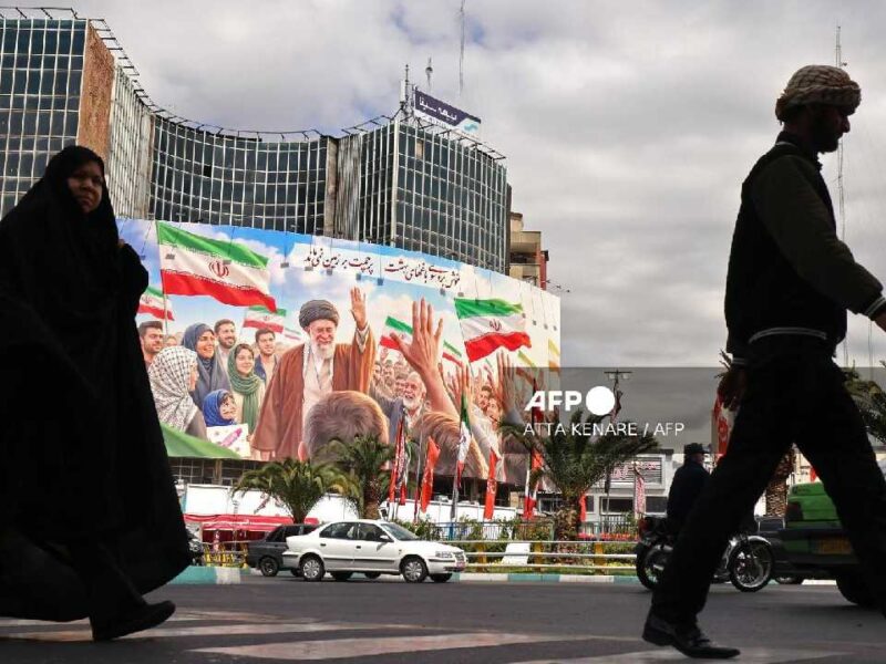 Irán enfrenta colapso financiero mientras Trump extiende tregua y mantiene bloqueo