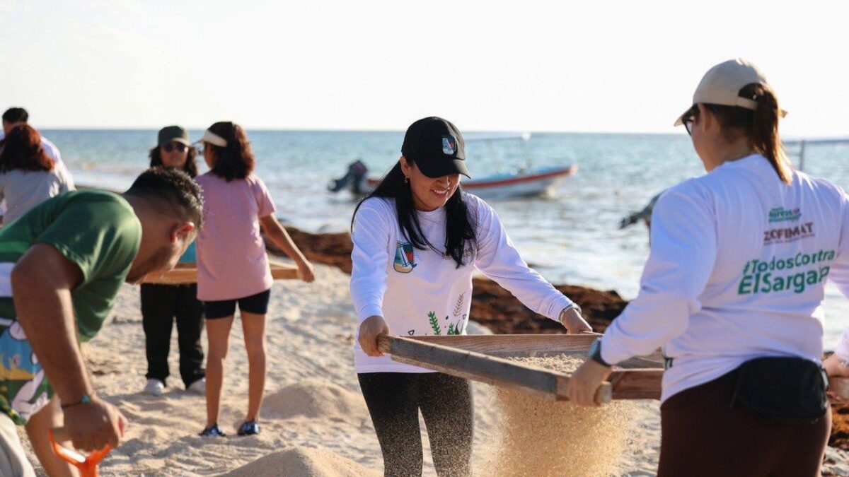 Más de 120 personas participan en limpieza de playas en Puerto Morelos por el Día de la Madre Tierra