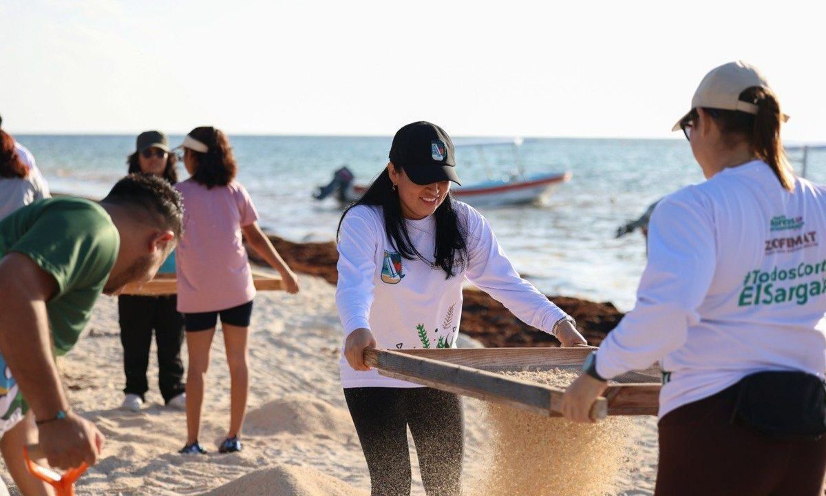Más de 120 personas participan en limpieza de playas en Puerto Morelos por el Día de la Madre Tierra