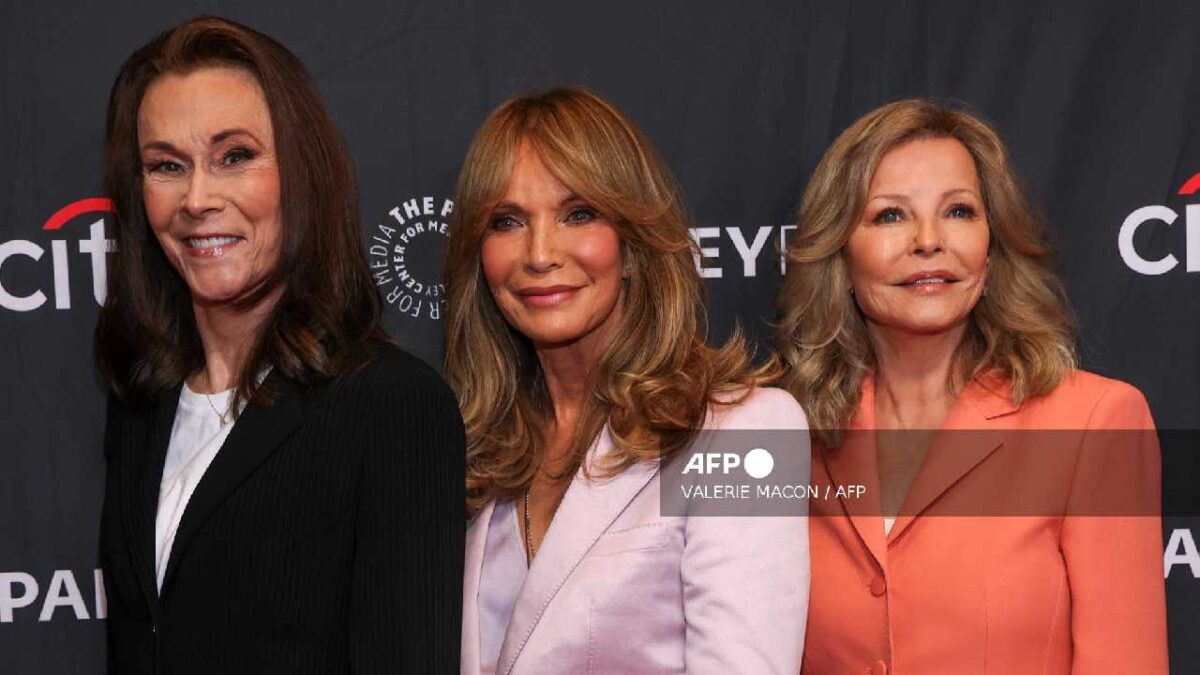 Las protagonistas de Los ángeles de Charlie de manteles largos.