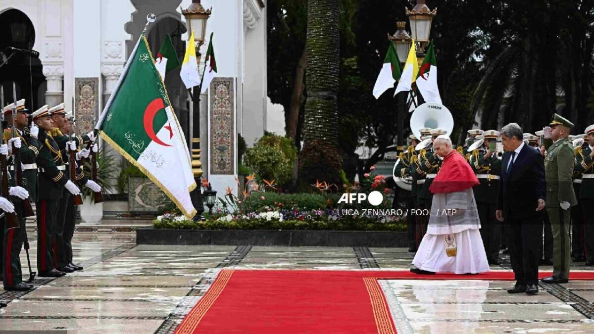 El Papa llegó a África.
