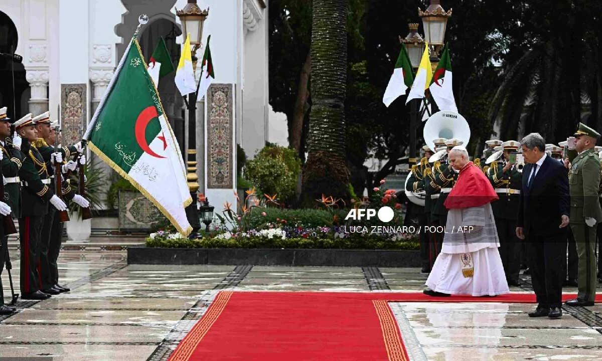 El Papa llegó a África.