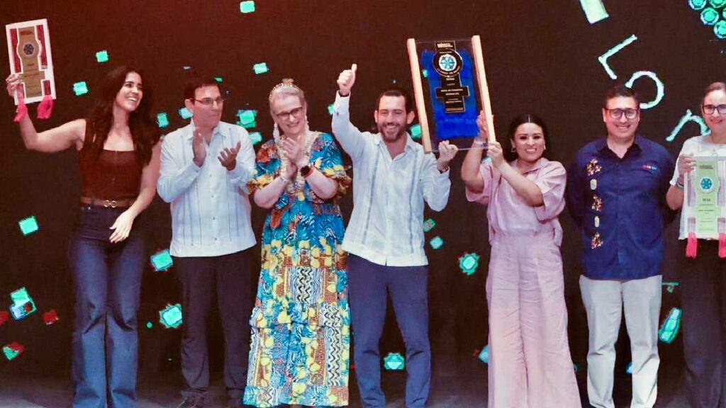 Puerto Morelos se alza con la distinción de la Mejor Ruta Turística de México en el Tianguis de Acapulco