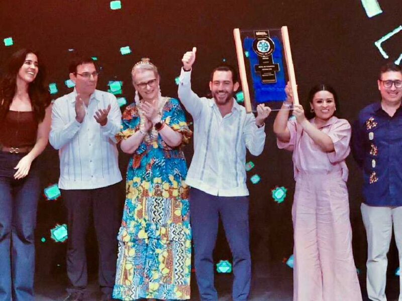 Puerto Morelos se alza con la distinción de la Mejor Ruta Turística de México en el Tianguis de Acapulco