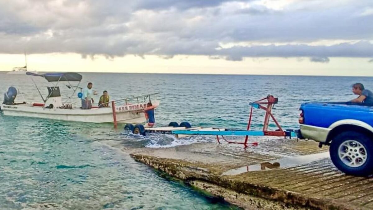 Rescate de pescadores en Cozumel