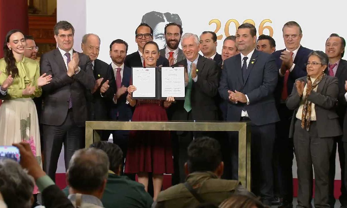 Industriales del acero y gobierno de México trabajan juntos.